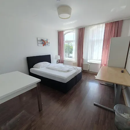 1 Hildesheimer Str.357,1.og, 3 X Sz, Apartment *