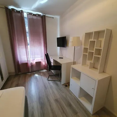 1 Hildesheimer Str.357,1.og, 3 X Sz, Apartment *
